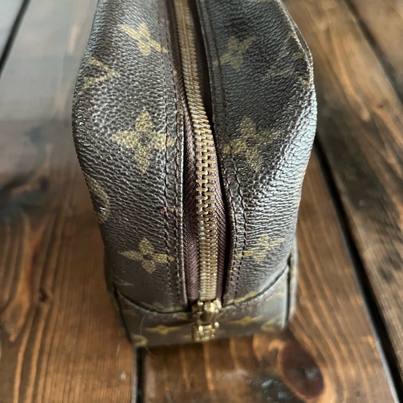 Vintage Louis Vuitton Trousse Toiletry 28 -Pre date code use - Picture 9 of 15